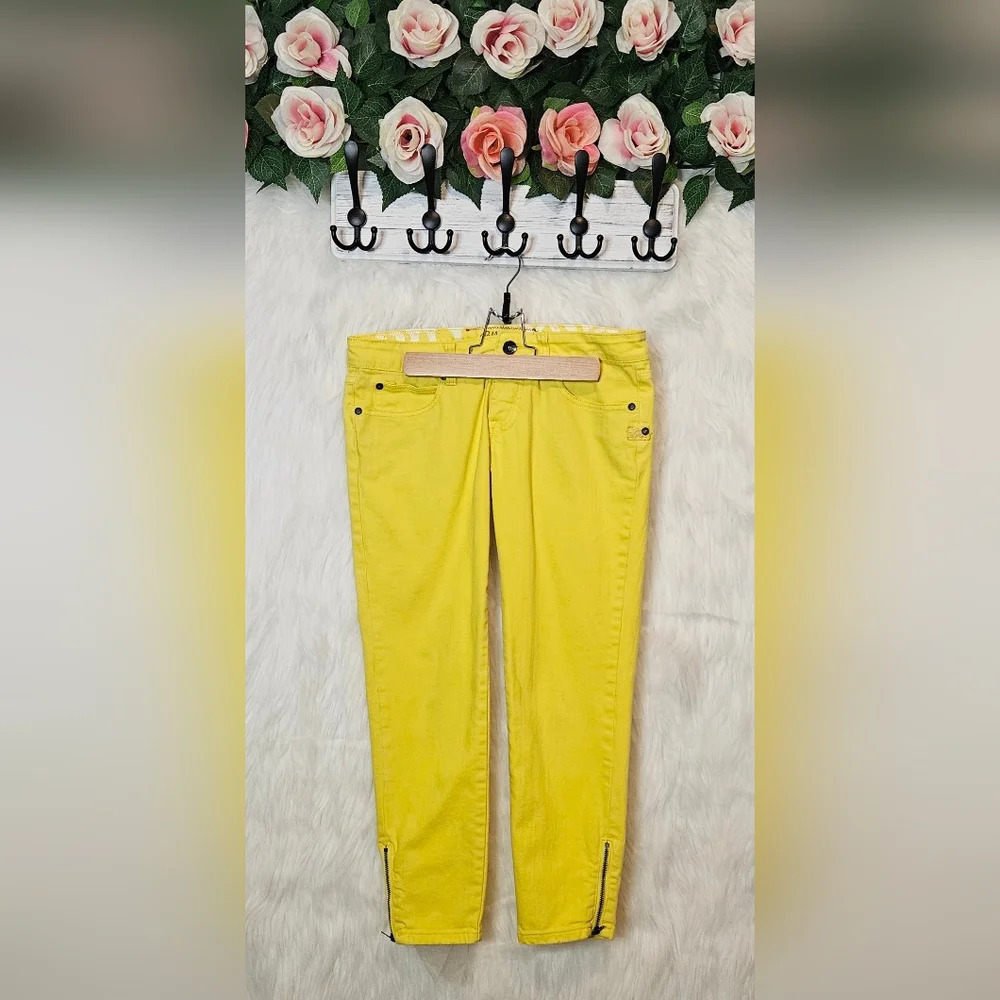 Billabong The Skinny Zippered Ankle Skinny Jeans